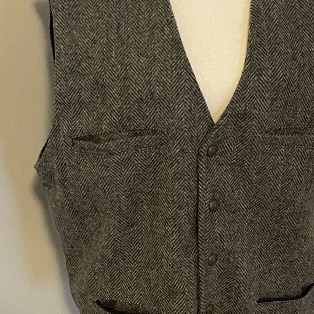 SCHAEFER OUTFITTER Gray Herringbone Vest With Button Closure Size Large - Picture 2 of 7